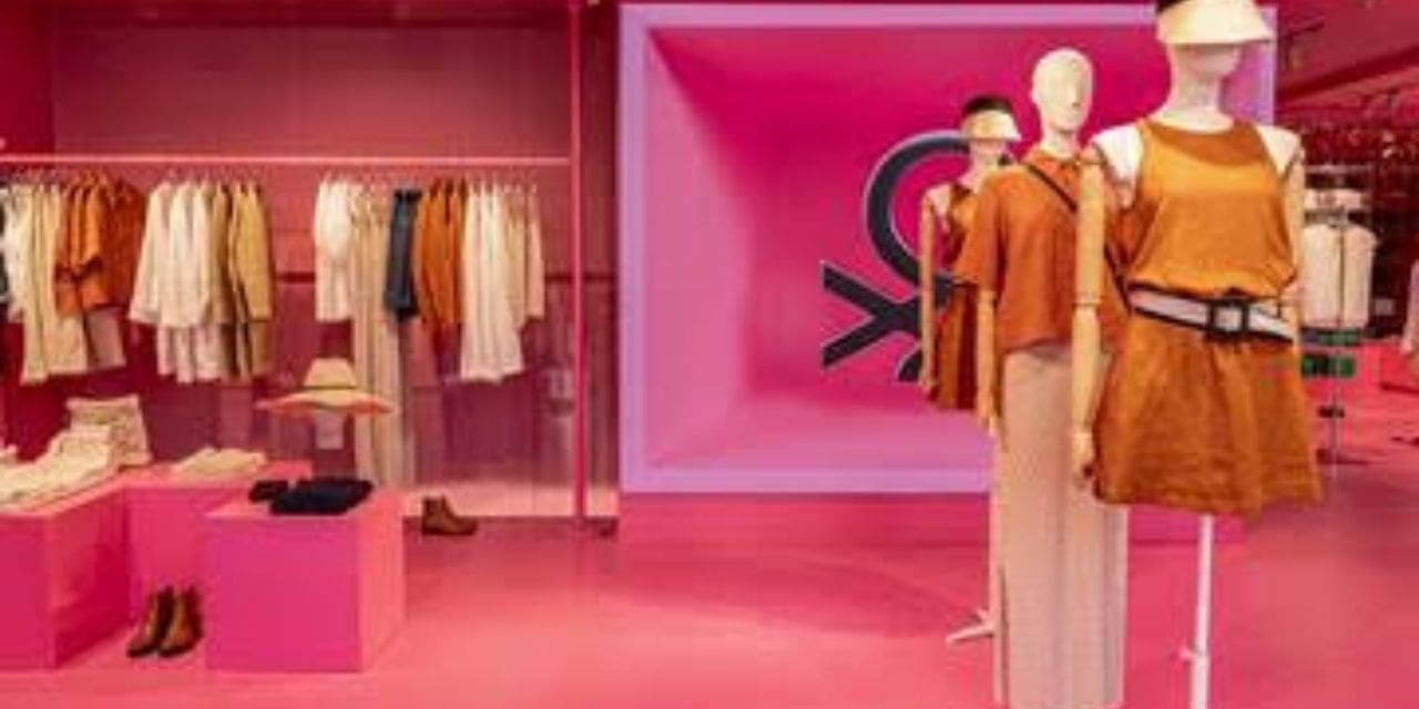 UNITED COLORS OF BENETTON GOES PINK IN PLACE DE L’OPÉRA
